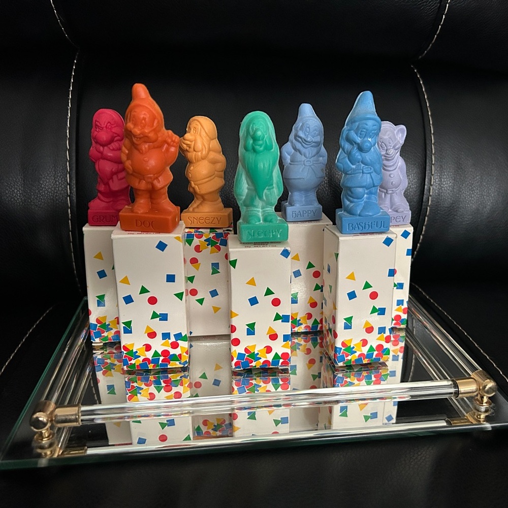 Avon Vintage Snow White and the Seven Dwarves Rainbow Colorful Soap Set Disney
